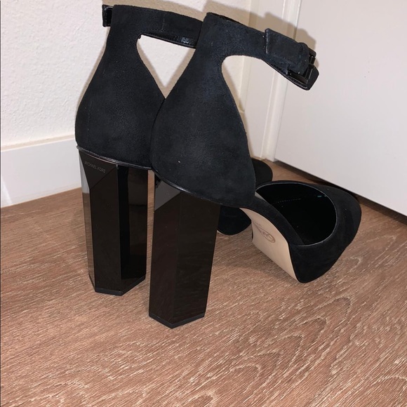 Michael Kors sues Sandal (NEW) - Picture 14 of 15